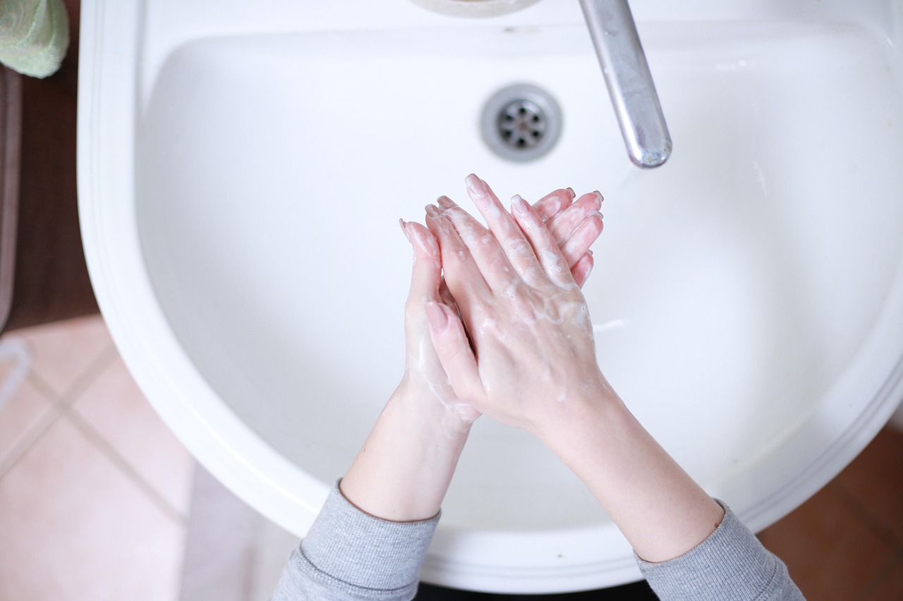 Hygiene im Notfall ohne Wasser: Sauber und gesund bleiben, wenn der Hahn trocken bleibt