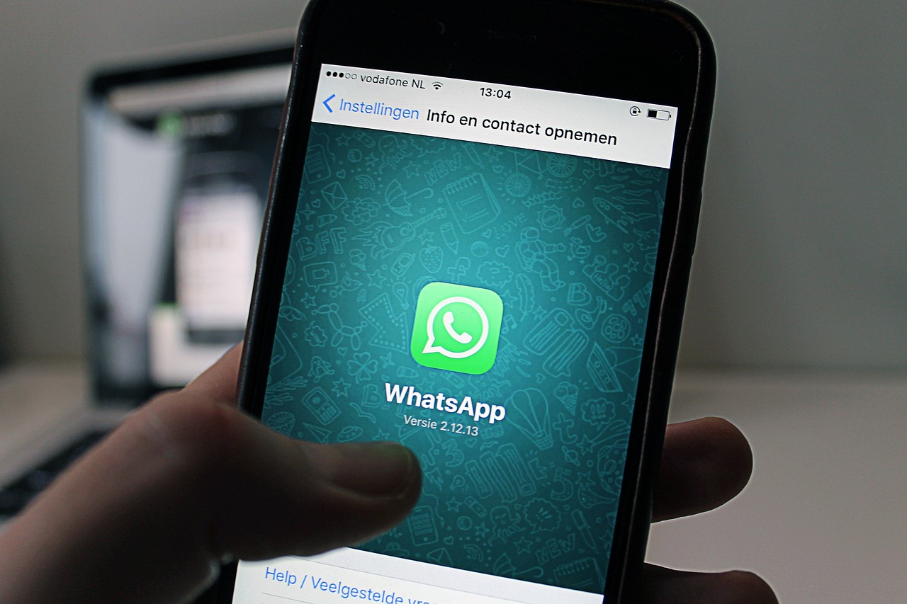 Eine SMS mit angeblichem Paket und